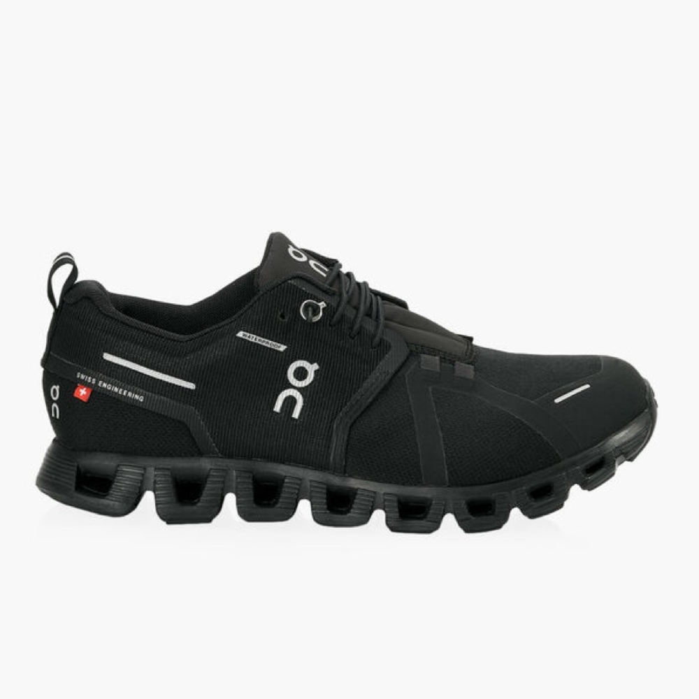 On Cloud Waterproof running shoes, women’s size 9.5